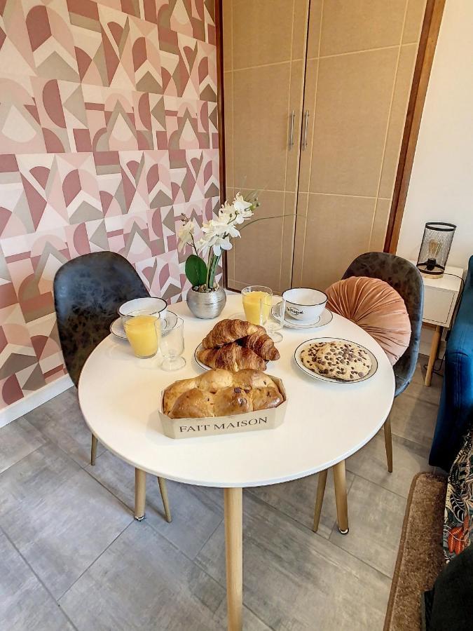 Joli Studio Meuble Tout Equipe Hyper Centre Wifi Apartment Troyes Bagian luar foto